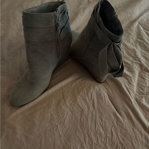 Elegant Gray Women's Ankle Boots
